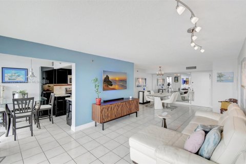 Condo in Sunny Isles Beach, Florida, 2 bedrooms  № 1755651 - photo 11