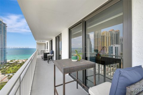 Condo in Sunny Isles Beach, Florida, 2 bedrooms  № 1755651 - photo 2