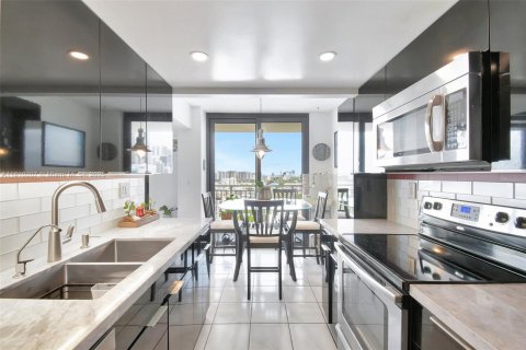 Condo in Sunny Isles Beach, Florida, 2 bedrooms  № 1755651 - photo 4