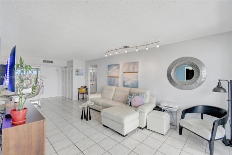 Condo in Sunny Isles Beach, Florida, 2 bedrooms  № 1755651 - photo 10