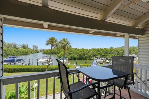 Townhouse in Tierra Verde, Florida 3 bedrooms, 138.42 sq.m. № 2200275 - photo 6