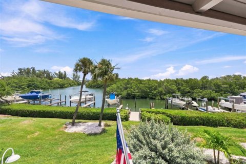 Townhouse in Tierra Verde, Florida 3 bedrooms, 138.42 sq.m. № 2200275 - photo 7