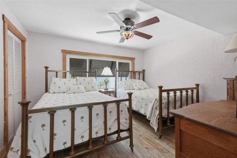Townhouse in Tierra Verde, Florida 3 bedrooms, 138.42 sq.m. № 2200275 - photo 14