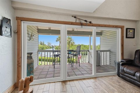 Townhouse in Tierra Verde, Florida 3 bedrooms, 138.42 sq.m. № 2200275 - photo 5