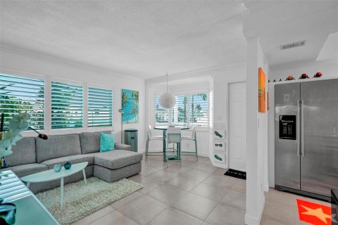 Condo in Fort Lauderdale, Florida, 2 bedrooms № 2174093 - photo 2