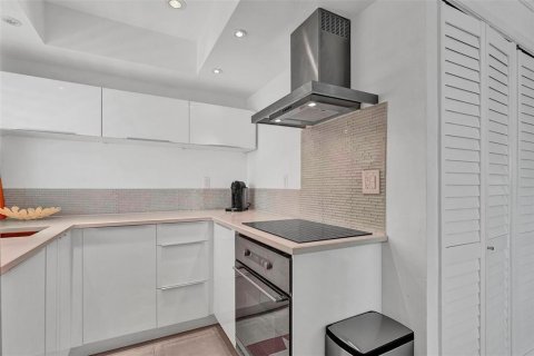 Condo in Fort Lauderdale, Florida, 2 bedrooms № 2174093 - photo 4