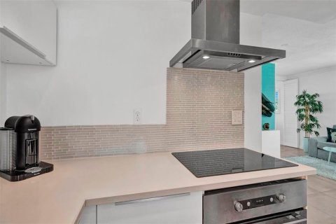 Condo in Fort Lauderdale, Florida, 2 bedrooms № 2174093 - photo 7