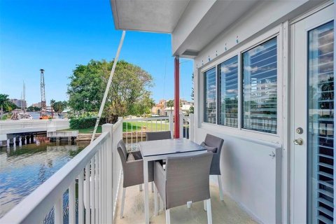 Condo in Fort Lauderdale, Florida, 2 bedrooms № 2174093 - photo 23