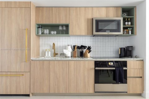 Condo in Miami, Florida, 1 bedroom  № 1861547 - photo 7
