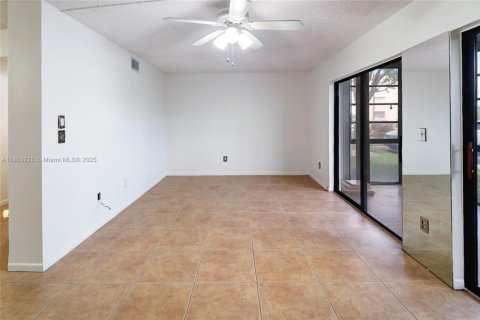 Condo in Tamarac, Florida, 2 bedrooms  № 1877708 - photo 7
