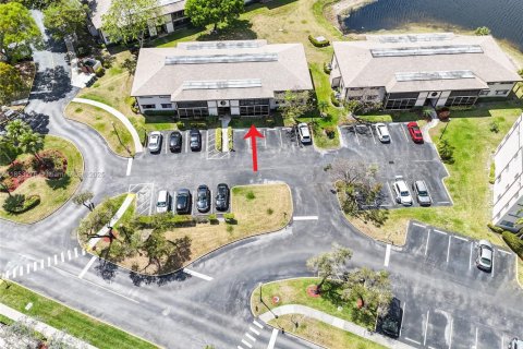 Condo in Tamarac, Florida, 2 bedrooms  № 1877708 - photo 30