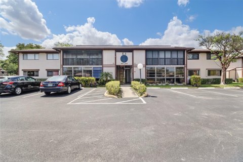 Condo in Tamarac, Florida, 2 bedrooms  № 1877708 - photo 3
