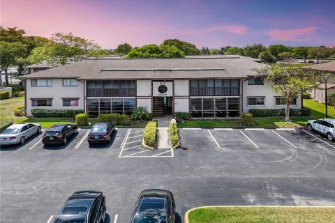 Condo in Tamarac, Florida, 2 bedrooms  № 1877708 - photo 1