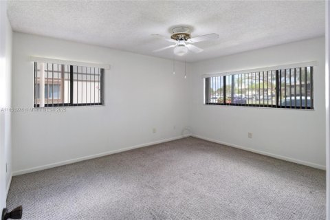 Condo in Tamarac, Florida, 2 bedrooms  № 1877708 - photo 15