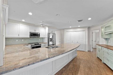 House in Venice, Florida 4 bedrooms, 211.63 sq.m. № 2341670 - photo 13