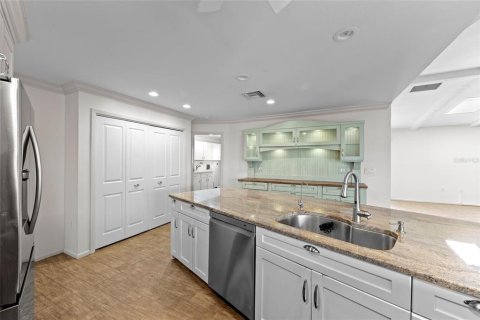 House in Venice, Florida 4 bedrooms, 211.63 sq.m. № 2341670 - photo 11