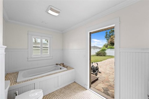 House in Venice, Florida 4 bedrooms, 211.63 sq.m. № 2341670 - photo 23