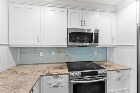 House in Venice, Florida 4 bedrooms, 211.63 sq.m. № 2341670 - photo 10