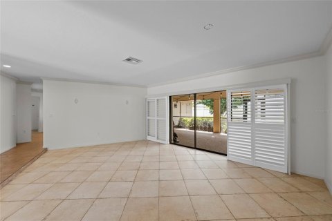 House in Venice, Florida 4 bedrooms, 211.63 sq.m. № 2341670 - photo 3