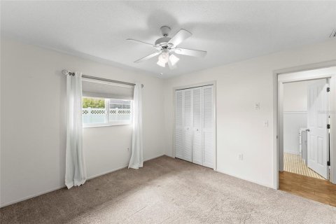 House in Venice, Florida 4 bedrooms, 211.63 sq.m. № 2341670 - photo 20