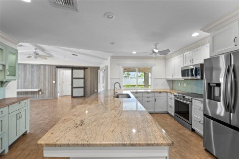 House in Venice, Florida 4 bedrooms, 211.63 sq.m. № 2341670 - photo 7