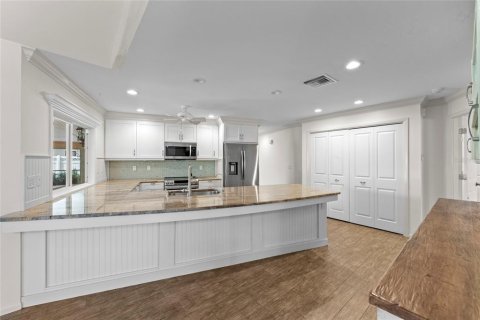 House in Venice, Florida 4 bedrooms, 211.63 sq.m. № 2341670 - photo 14