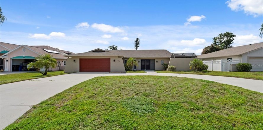 House in Venice, Florida 4 bedrooms, 211.63 sq.m. № 2341670