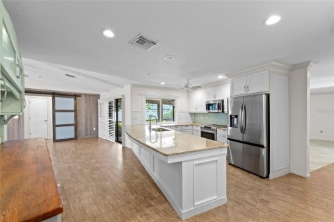 House in Venice, Florida 4 bedrooms, 211.63 sq.m. № 2341670 - photo 12