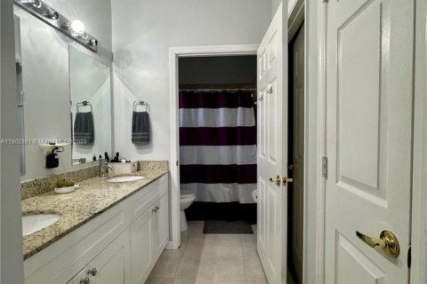 Снять в аренду таунхаус в Уэстон, Флорида 2 спальни, 110.46м2, № 1956774 - фото 6