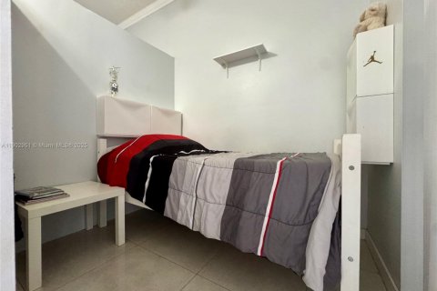 Снять в аренду таунхаус в Уэстон, Флорида 2 спальни, 110.46м2, № 1956774 - фото 9