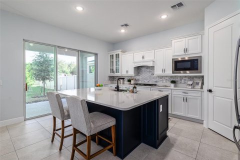 House in Apopka, Florida 4 bedrooms, 266.91 sq.m. № 1800091 - photo 24