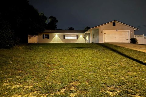 House in Deltona, Florida 3 bedrooms, 153.85 sq.m. № 1357824 - photo 14