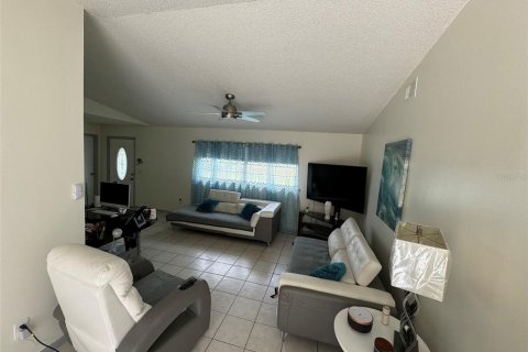House in Deltona, Florida 3 bedrooms, 153.85 sq.m. № 1357824 - photo 7