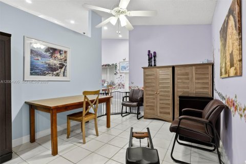 House in Tamarac, Florida 3 bedrooms, 206.71 sq.m. № 2069052 - photo 22