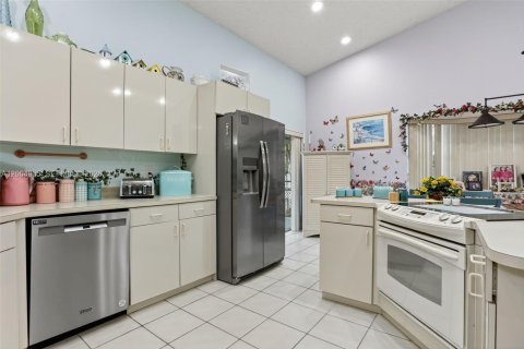 House in Tamarac, Florida 3 bedrooms, 206.71 sq.m. № 2069052 - photo 30