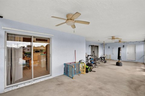 House in Tamarac, Florida 3 bedrooms, 206.71 sq.m. № 2069052 - photo 19