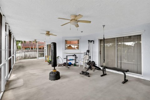 House in Tamarac, Florida 3 bedrooms, 206.71 sq.m. № 2069052 - photo 16