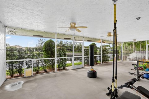 House in Tamarac, Florida 3 bedrooms, 206.71 sq.m. № 2069052 - photo 17