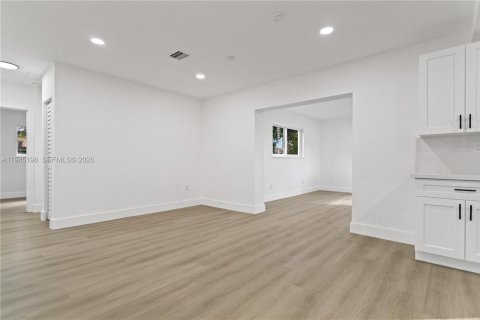 Villa ou maison à vendre à Miami, Floride: 4 chambres, 145.11 m2 № 2001532 - photo 18