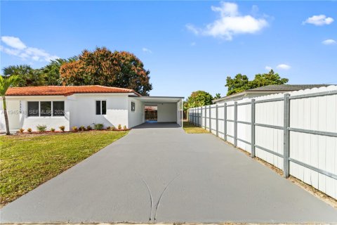 Villa ou maison à vendre à Miami, Floride: 4 chambres, 145.11 m2 № 2001532 - photo 6