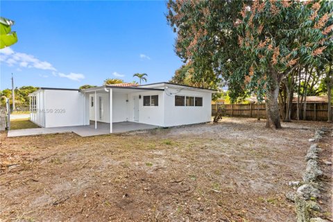 Villa ou maison à vendre à Miami, Floride: 4 chambres, 145.11 m2 № 2001532 - photo 10