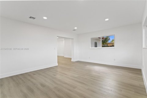 Villa ou maison à vendre à Miami, Floride: 4 chambres, 145.11 m2 № 2001532 - photo 25