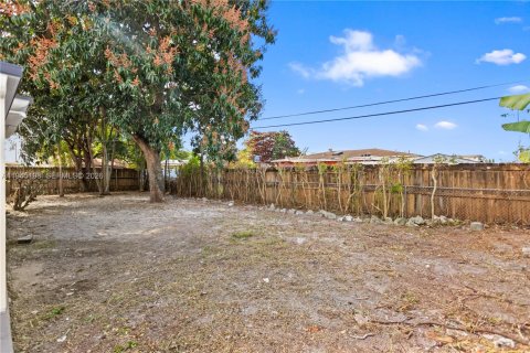 Villa ou maison à vendre à Miami, Floride: 4 chambres, 145.11 m2 № 2001532 - photo 11