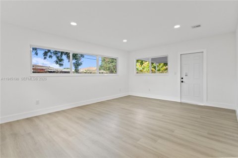 Villa ou maison à vendre à Miami, Floride: 4 chambres, 145.11 m2 № 2001532 - photo 23