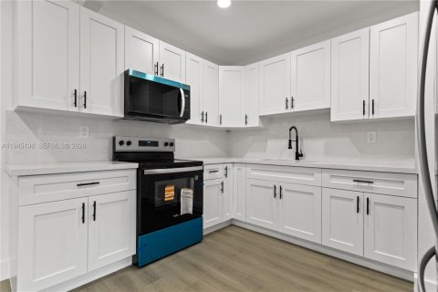 Villa ou maison à vendre à Miami, Floride: 4 chambres, 145.11 m2 № 2001532 - photo 20