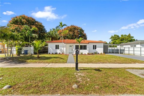 Villa ou maison à vendre à Miami, Floride: 4 chambres, 145.11 m2 № 2001532 - photo 5