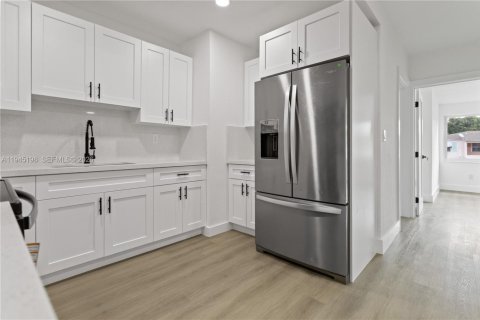 Villa ou maison à vendre à Miami, Floride: 4 chambres, 145.11 m2 № 2001532 - photo 21