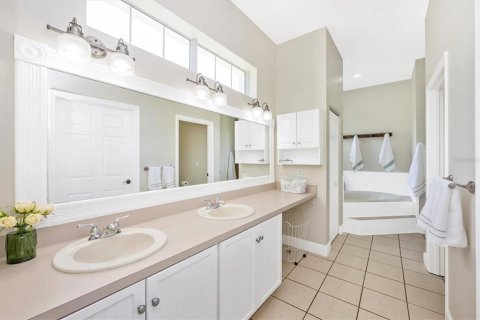 House in Sarasota, Florida 3 bedrooms, 272.11 sq.m. № 2342648 - photo 21