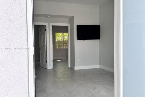 Appartement à louer à Miami, Floride: 2 chambres, 58.81 m2 № 2028122 - photo 2