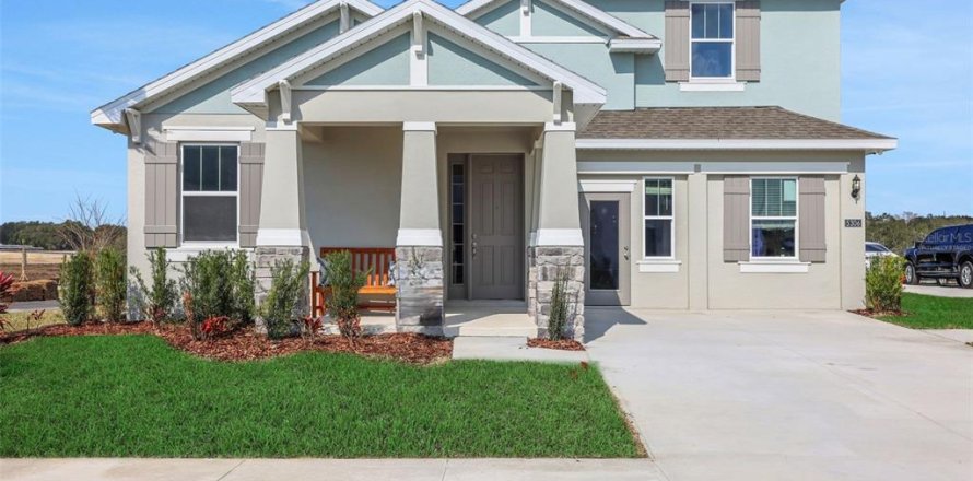 House in Apopka, Florida 5 bedrooms, 290.23 sq.m. № 2341655